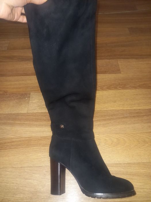 Продам замшевые сапоги