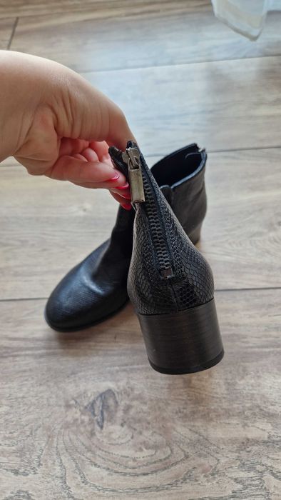 НОВА ЦЕНА Clarks Elvina дамски боти с нисък ток 37н естествена кожа