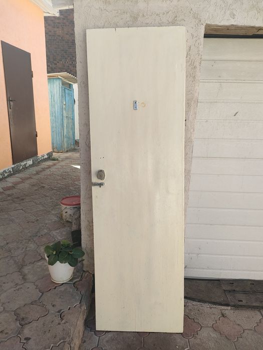 Продам крепкие двери