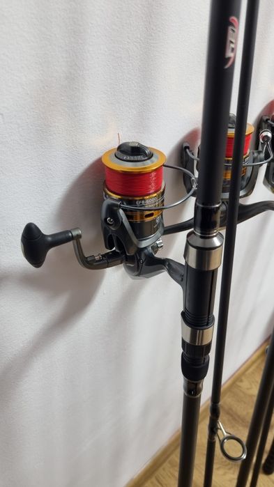 SET 4 Lansete FL PAROSSA 3,90m din 2 Segmente + 4 Mulinete FL EFB6000