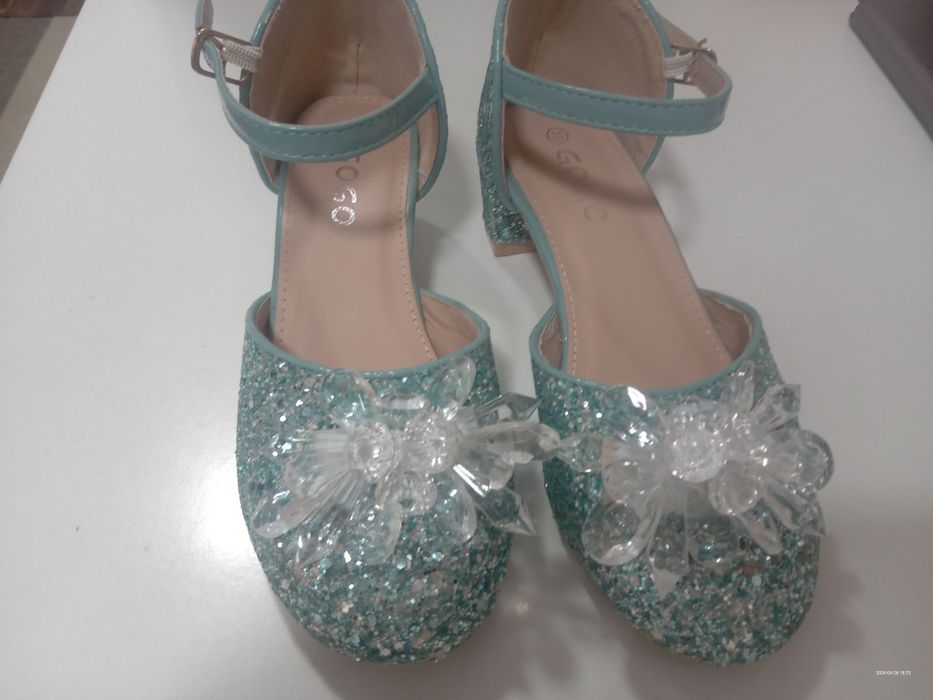 Продавам детски обувки 32 номер