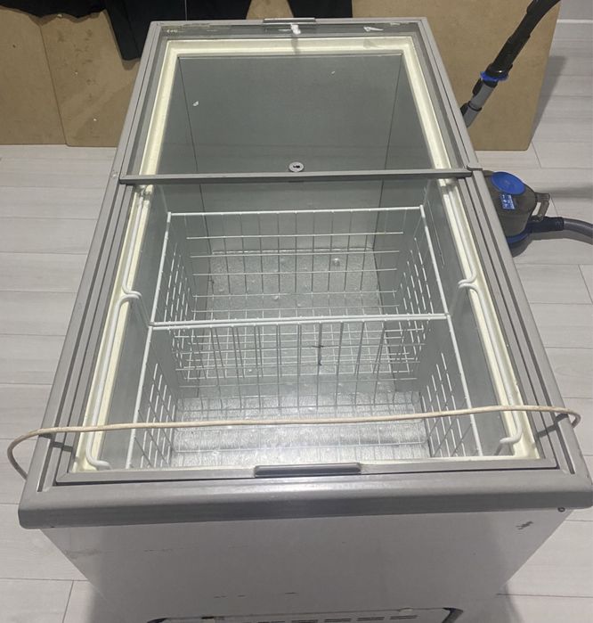 Холодильник витринный