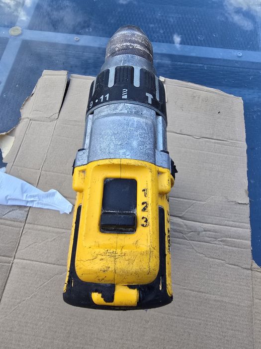 Bormașina dewalt dcd996