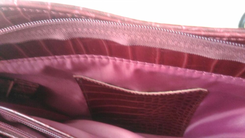 Кожена чанта в бордо