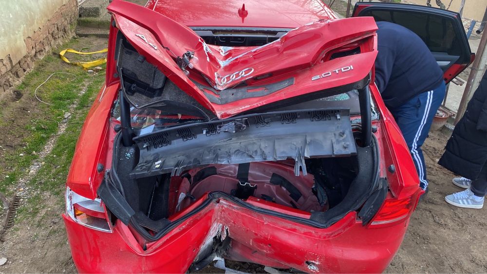 Vând Audi A4 B8 avariat