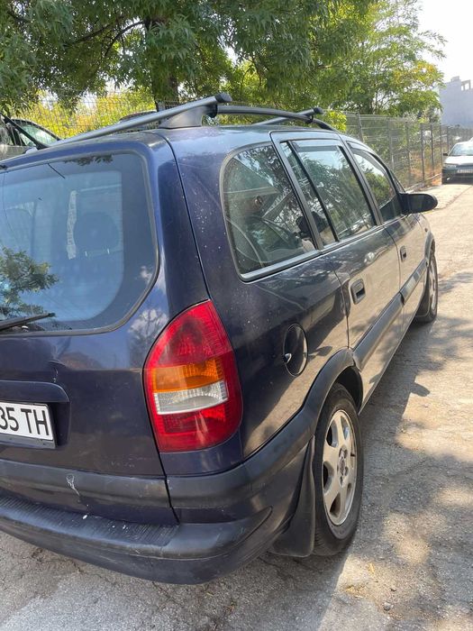 Продавам опел зафира