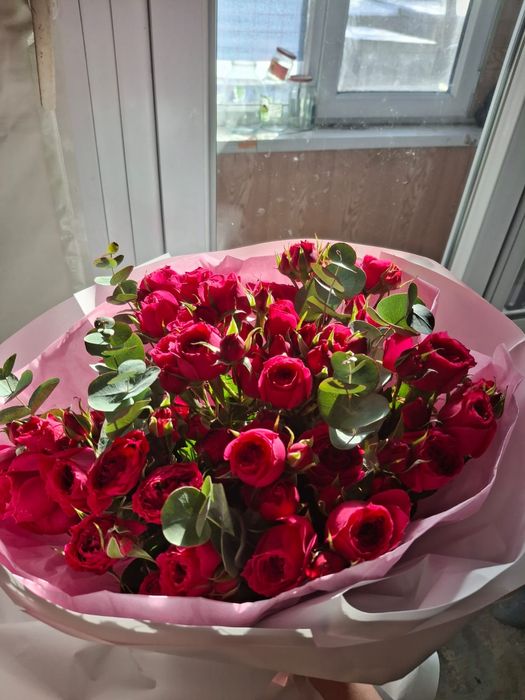 Цветы продаю розы