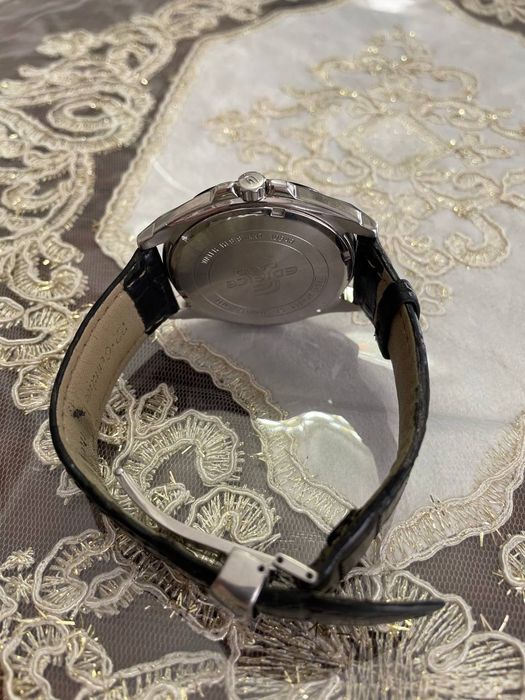 Продаю оригинальные часы