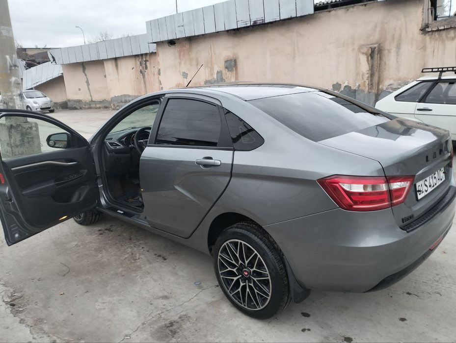 Продам Лада Vesta 1.8