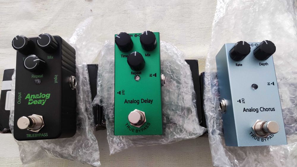 китарни педали хорус и делей