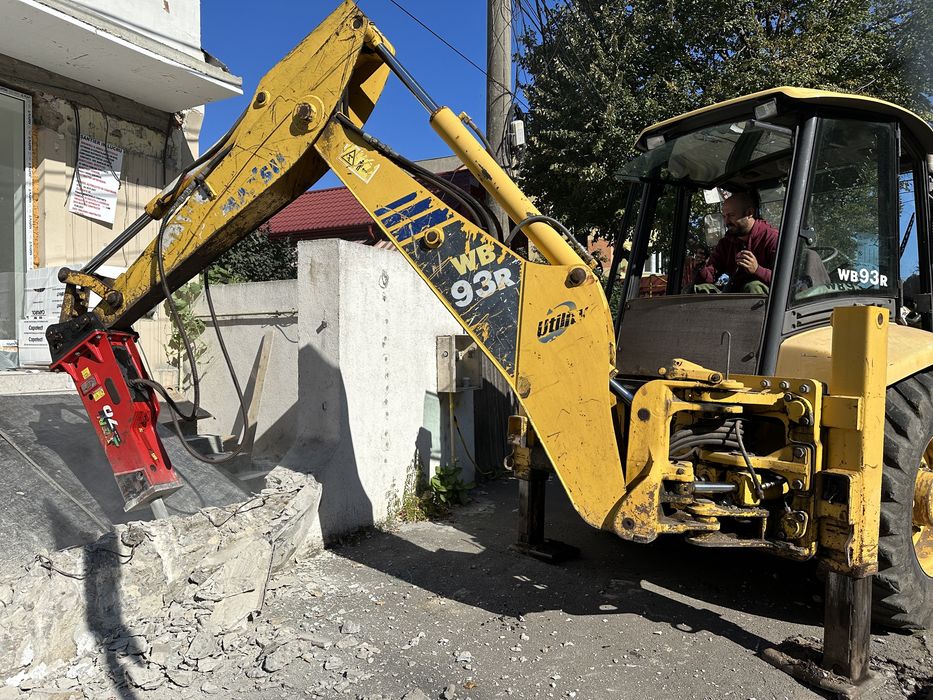 Buldoexcavator cu picon, Demolari, Evacuari moloz