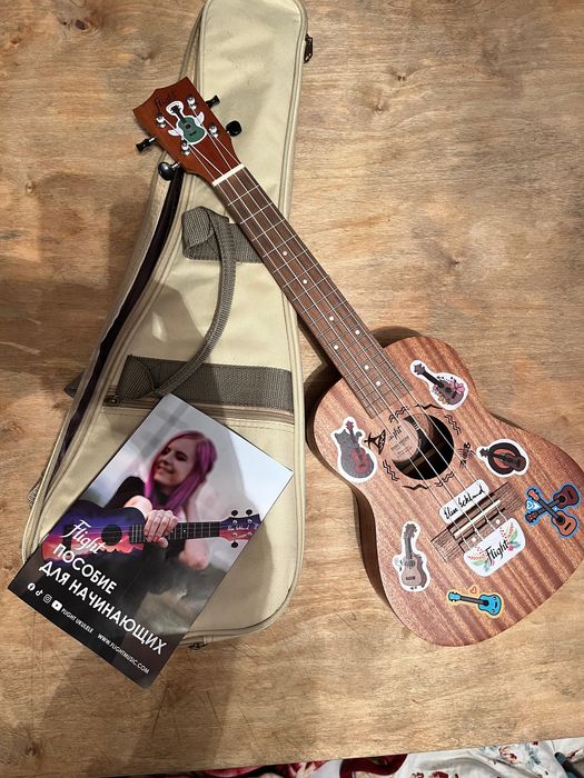 Укулеле Flight в отличром состаяние , новый
