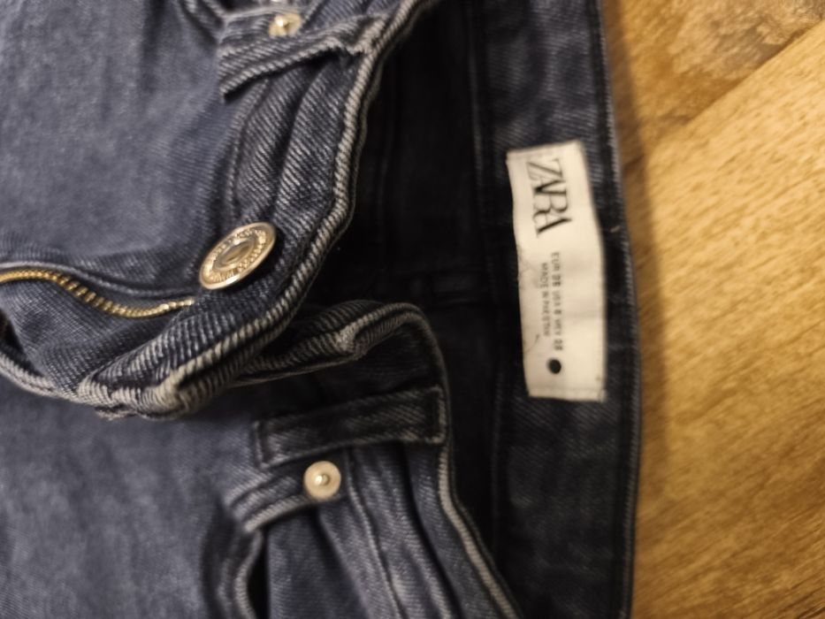 Blugi elastici Zara mărime 36 skiny cu talie înaltă albastru închis spre negru