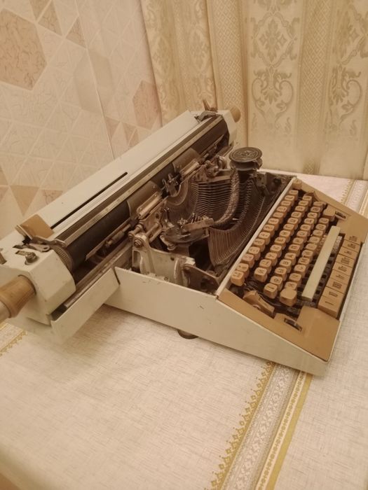 Пишущая машинка советского произ-ва.