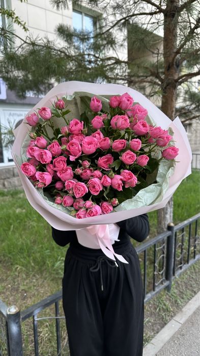 Букет из кустовых роз