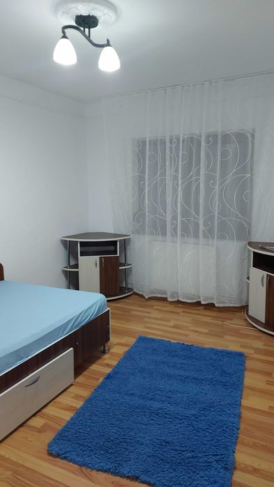 Inchiriez apartament 3 camere decomandat