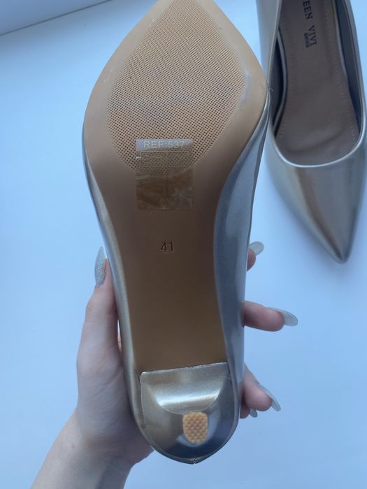 Продам туфли лодочки на шпильке