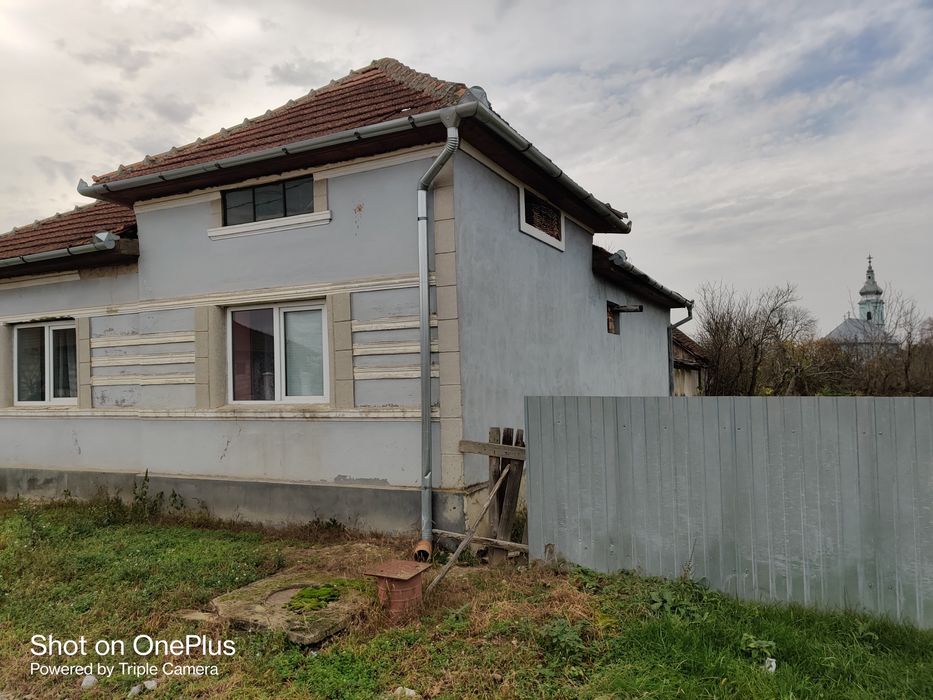 Vând sau schimb Casa cărămidă și dependințe Husasău de Tinca
