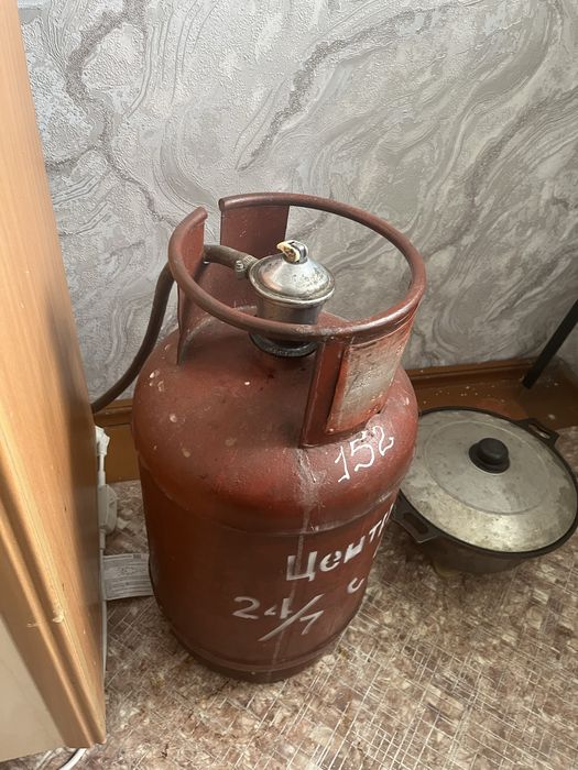 Продам газовую плиту