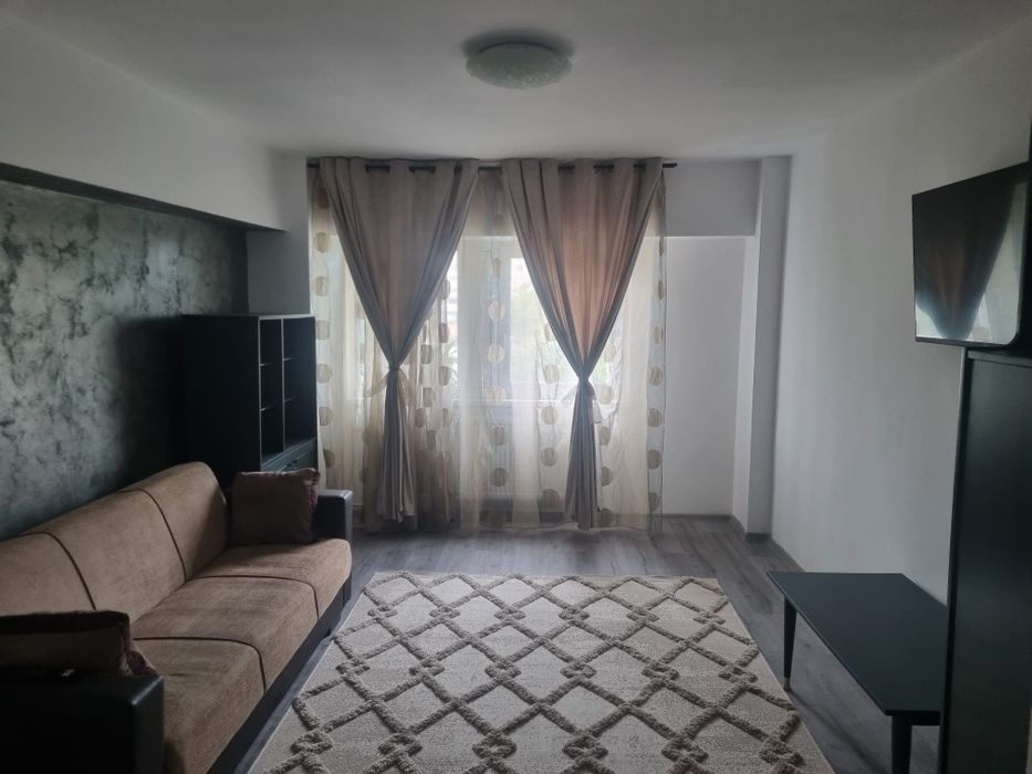 Închiriez apartament centru decomandat et  1