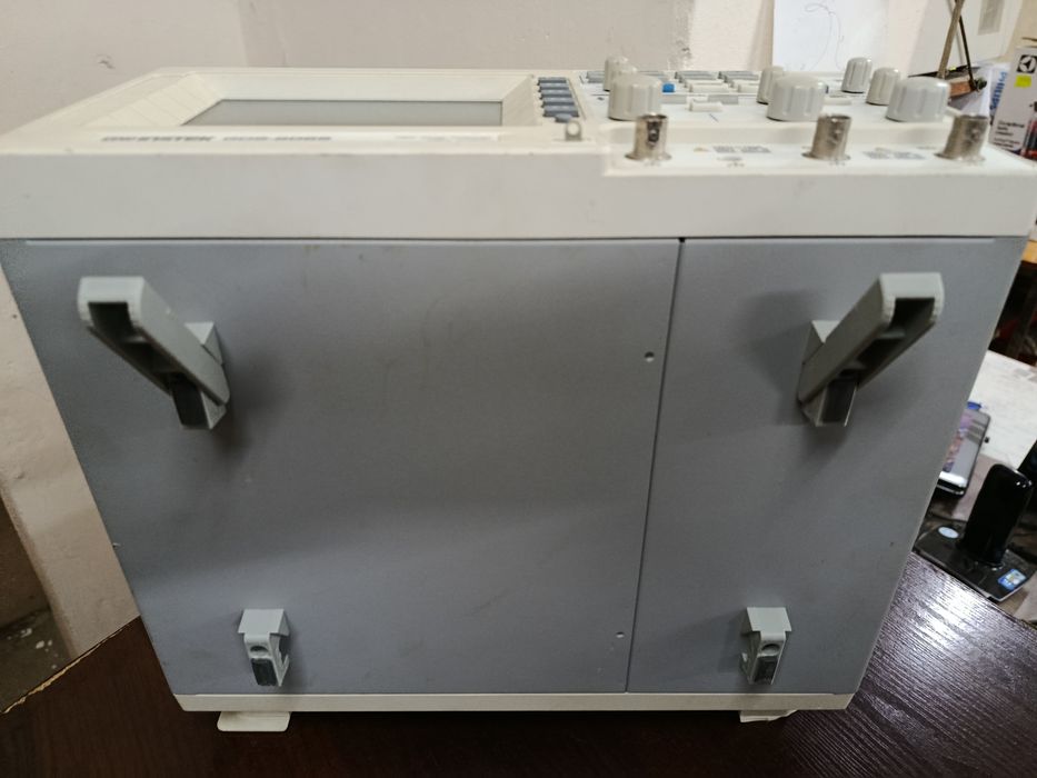 Осциллограф 60 МГц 25Gs/s instek gds-806s