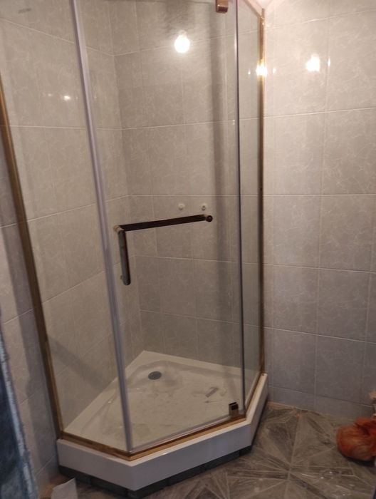 Установка душевых кабин