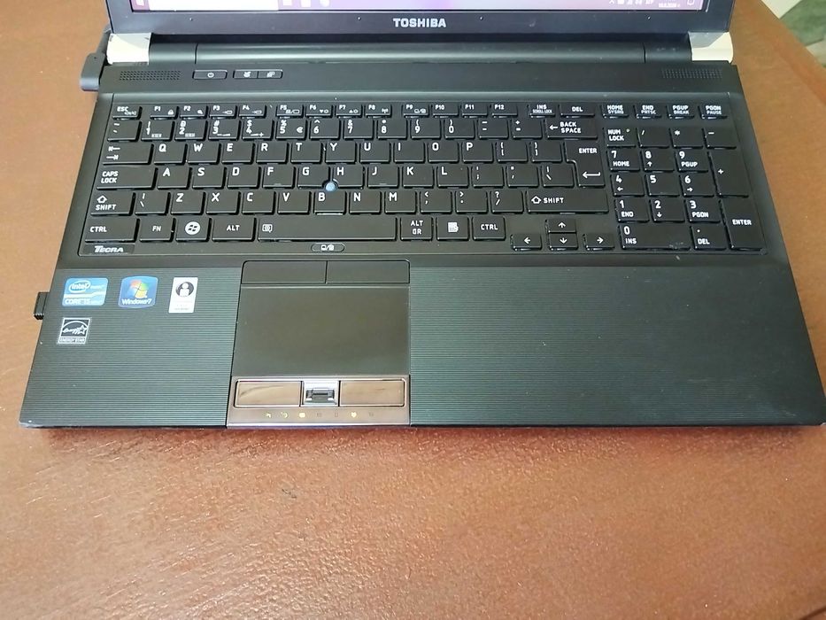 Лаптоп Toshiba Tecra R950
