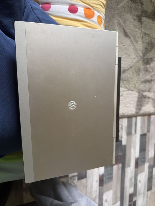 Продавам лаптоп