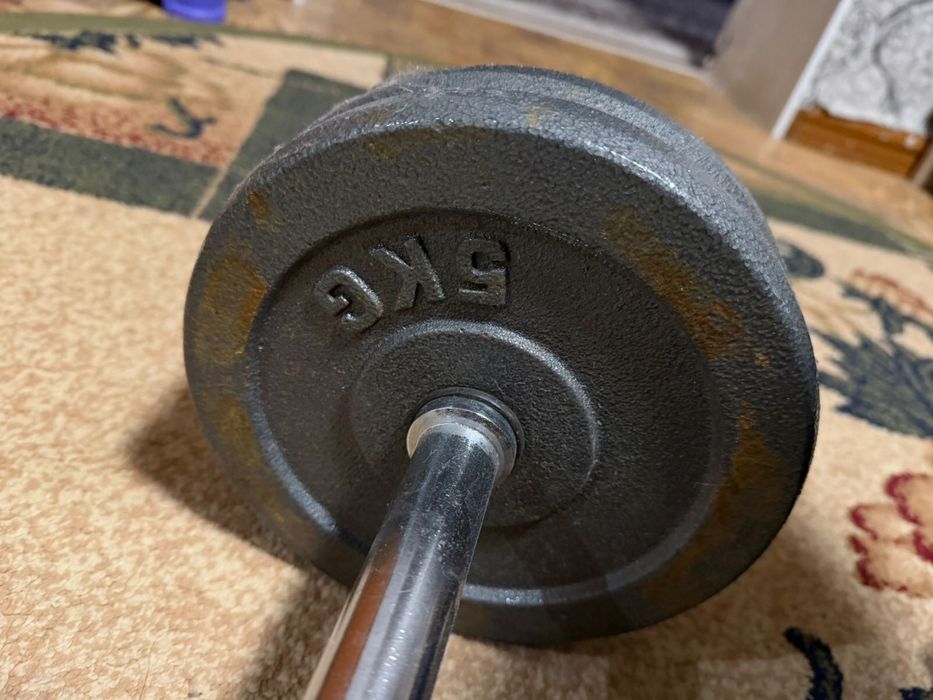 Гантели и штанга.