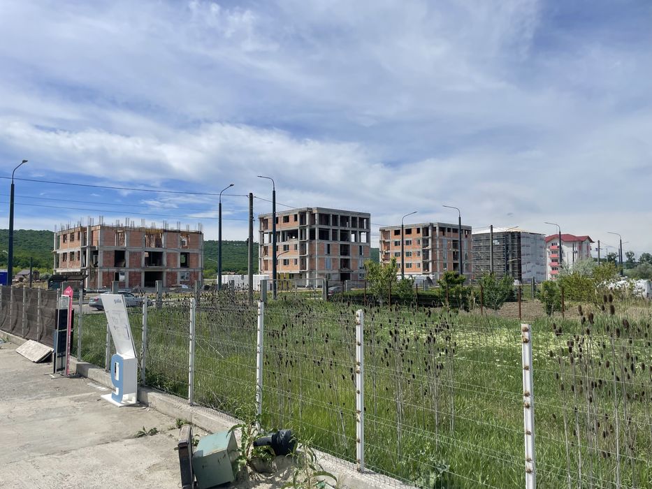 Cladire / hala / garaj plus teren de vanzare