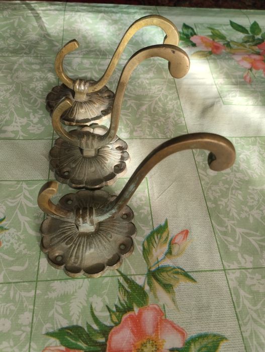 Продам бронзовые крючки вешалки