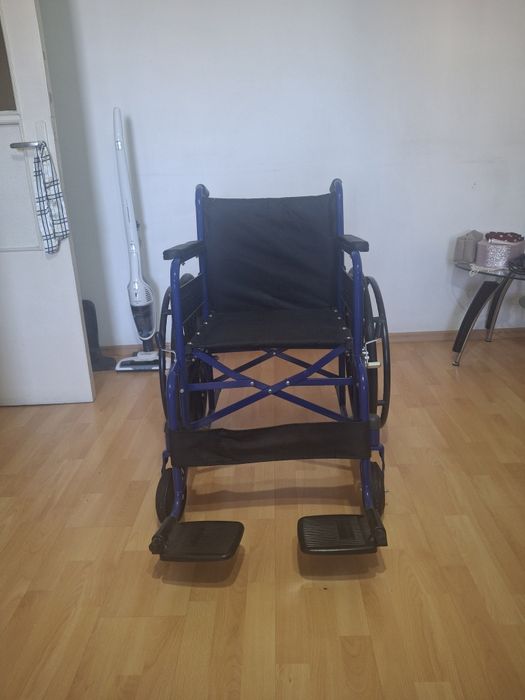 Cărucior cu rotile pentru adulți în stare foarte bună