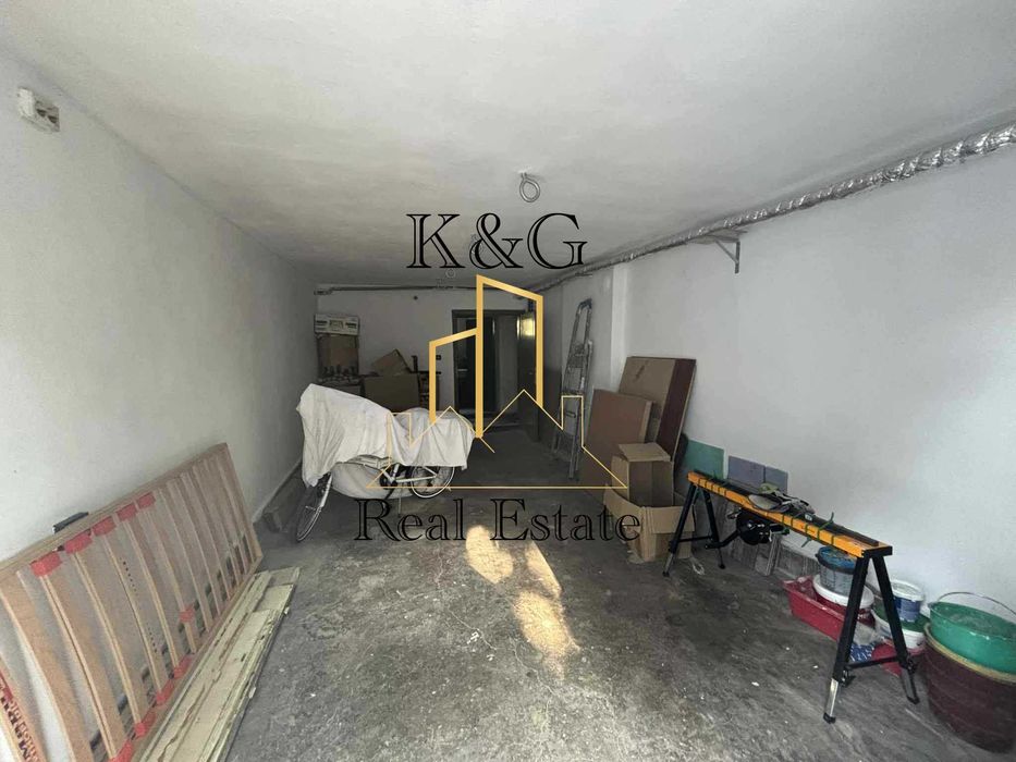 Продава се Къща в с. Стражец, Област Разград - 240 кв.м за 957 €/кв.м - Снимка #11