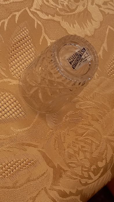 Vand set comolet de 6 pahare tarie cristal masiv,cu model bogat,deosebite