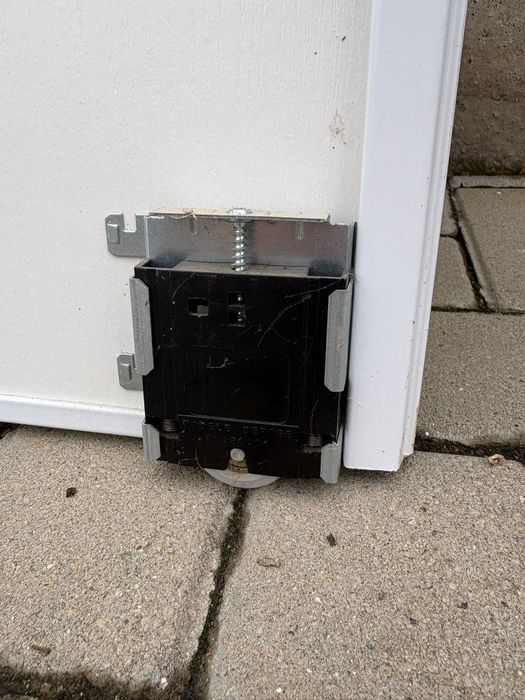 Vând 2 bucăți uși culisante albe cu tot cu cale de rulare 62x216 cm st