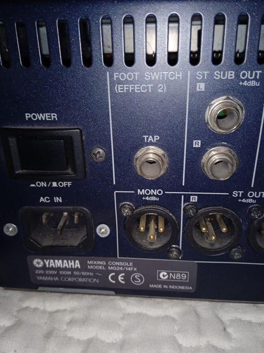 Микшерный пульт YAMAHA