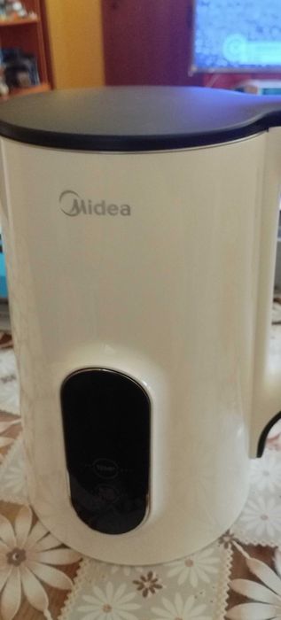 Продавам чисто нова ел.кана на Midea-тъчскрийн дисплей