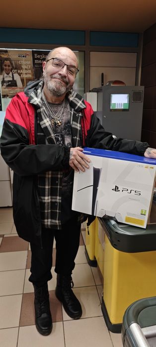 Продавам Playstation 5, 1 TB HDD, чисто нов