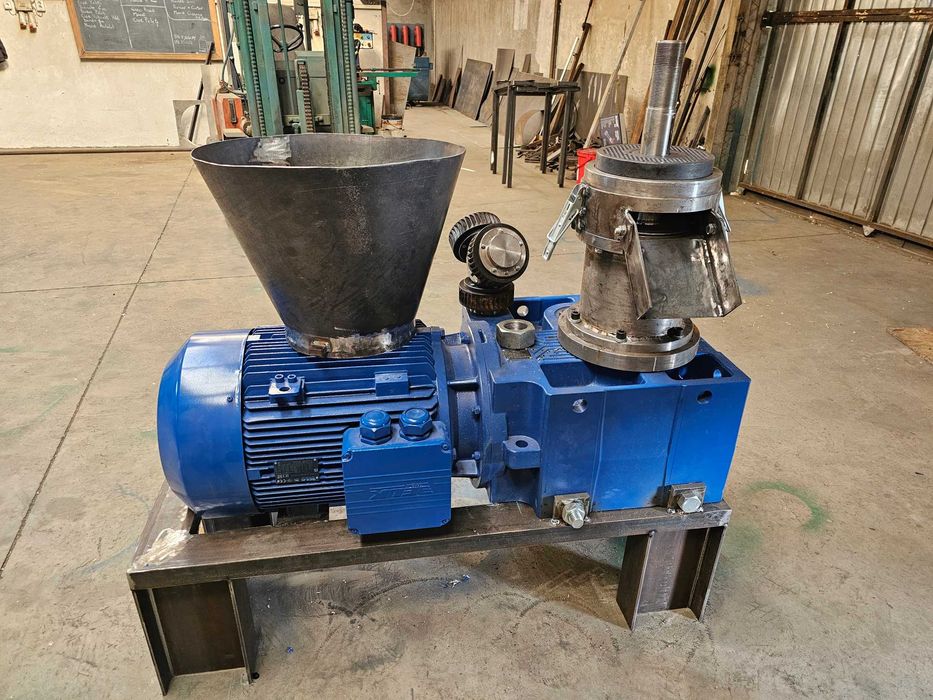 Presa peleti rumegus / granulator furaje cereale