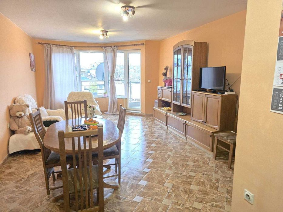 Дава се под наем Тристаен апартамент в София, Център - 90 кв.м за 325 € - Снимка #1