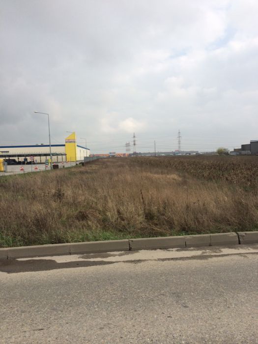 vând teren extravilan zona Selgros