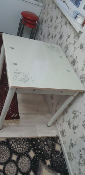 Стол раздвижной.