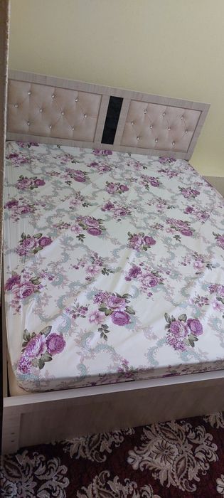 Двуспальная кровать