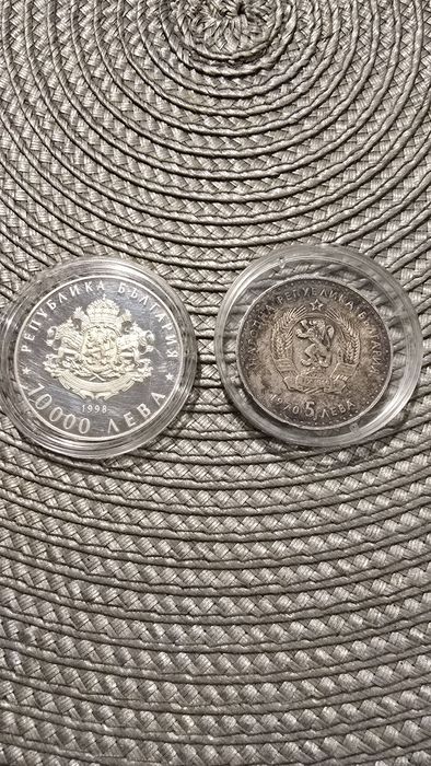 Сребърни монети с капсули