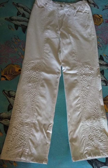 Джинсы белые,чёрные р.48,новые.