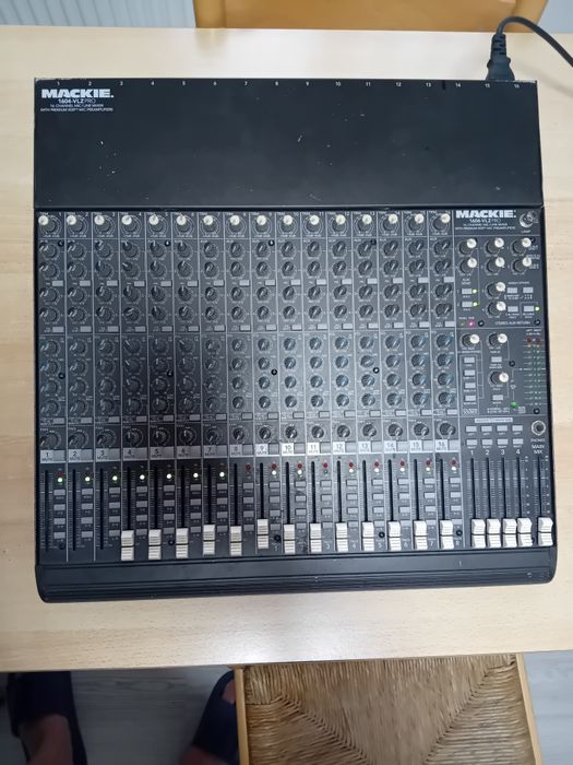 Vând mixer Mackie made in Usa