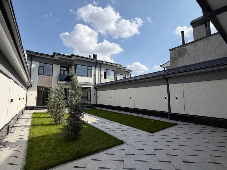 Хувайдо Бу́стон ку́чада 4 сотих 6 хона+ холл