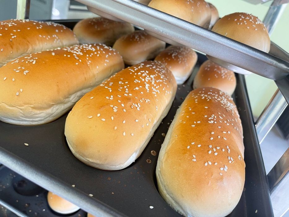 Xot dog gamburger nonlarini dastavka qilamiz