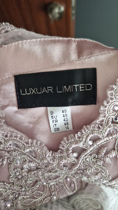 Официална рокля Luxuar Limited
Luxuar Limited
Luxuar Limited