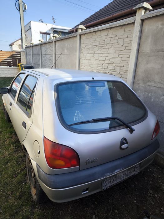 Vând Ford Fiesta 2001